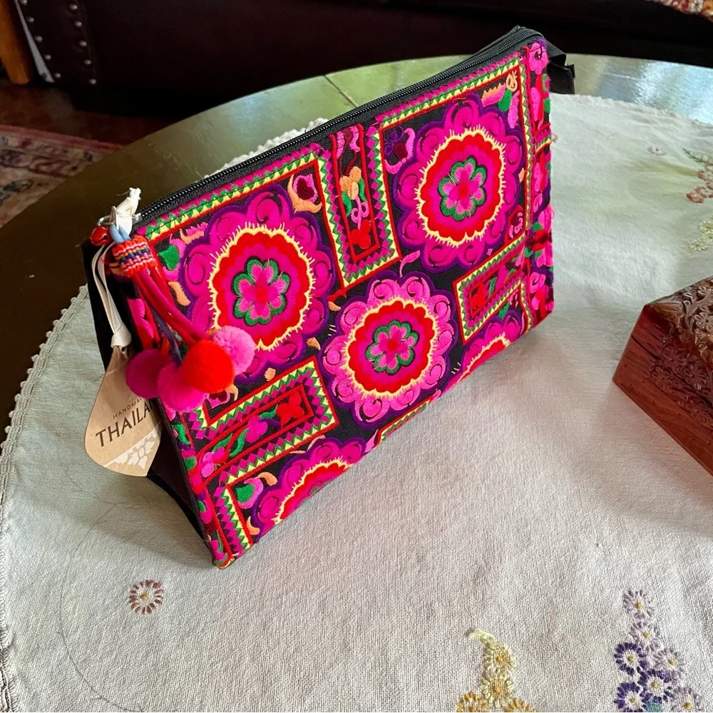 Cosmetic Travel Bag/ Organizer. Hand Embroidered Floral Thai Design. 11.5" x7.5 - Picture 5 of 12